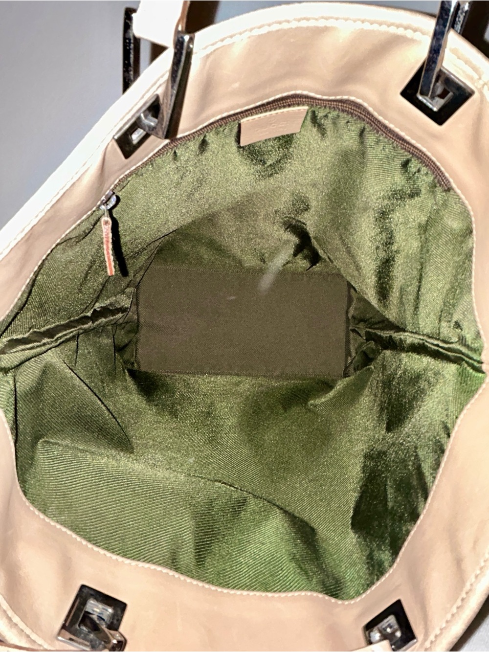 Vintage Gucci GG Canvas Shopper - Tom Ford Era 2000’s. COA included and charm - Picture 9 of 11